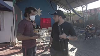 El profesor de gimnasia Diego Lacroix y el fotógrafo Mathias Matta votarán por convicción y sin ilusión.