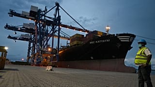 Archives : le port d'Abidjan, le 8 mai 2020