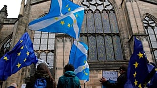 Protesters holding Scottish and European flags gather in front of St Giles' Cathedral facing the Scottish Court of Session in Edinburgh, September 2019