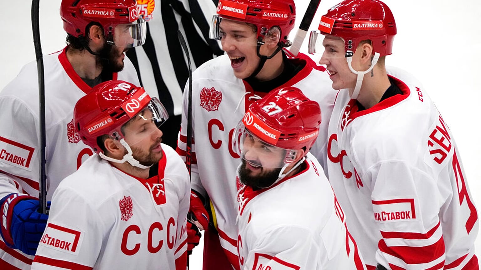 "CCCP": Russen spielen im Retro-Outfit (und verlieren gegen Finnland 2:3)
