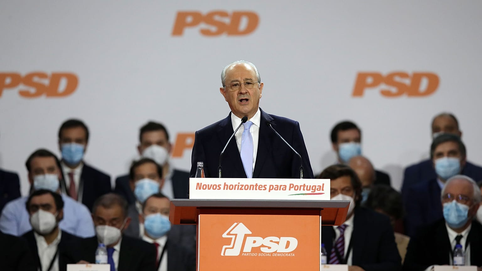 Rui Rio discursa no congresso de Santa Maria da Feira