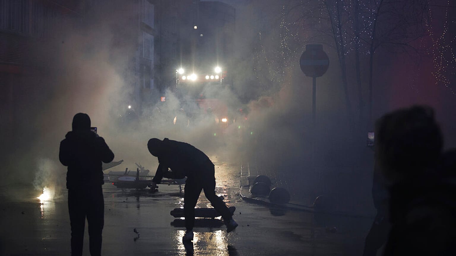 Belçika'da kısıtlama karşıtı protestoda arbede çıktı