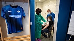Impfen in der Profi-Kabine: das war am Wochenende beim Fußball-Zweitligisten SC Paderborn 07 möglich