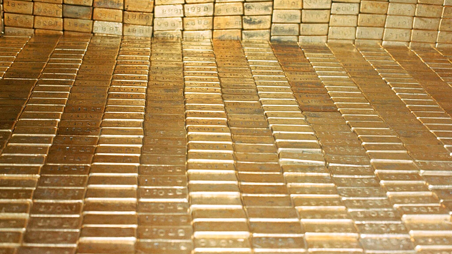 Imágenes de archivo de lingotes de oro en una cámara acorazada en EEUU.