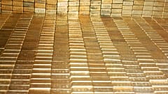 Imágenes de archivo de lingotes de oro en una cámara acorazada en EEUU.