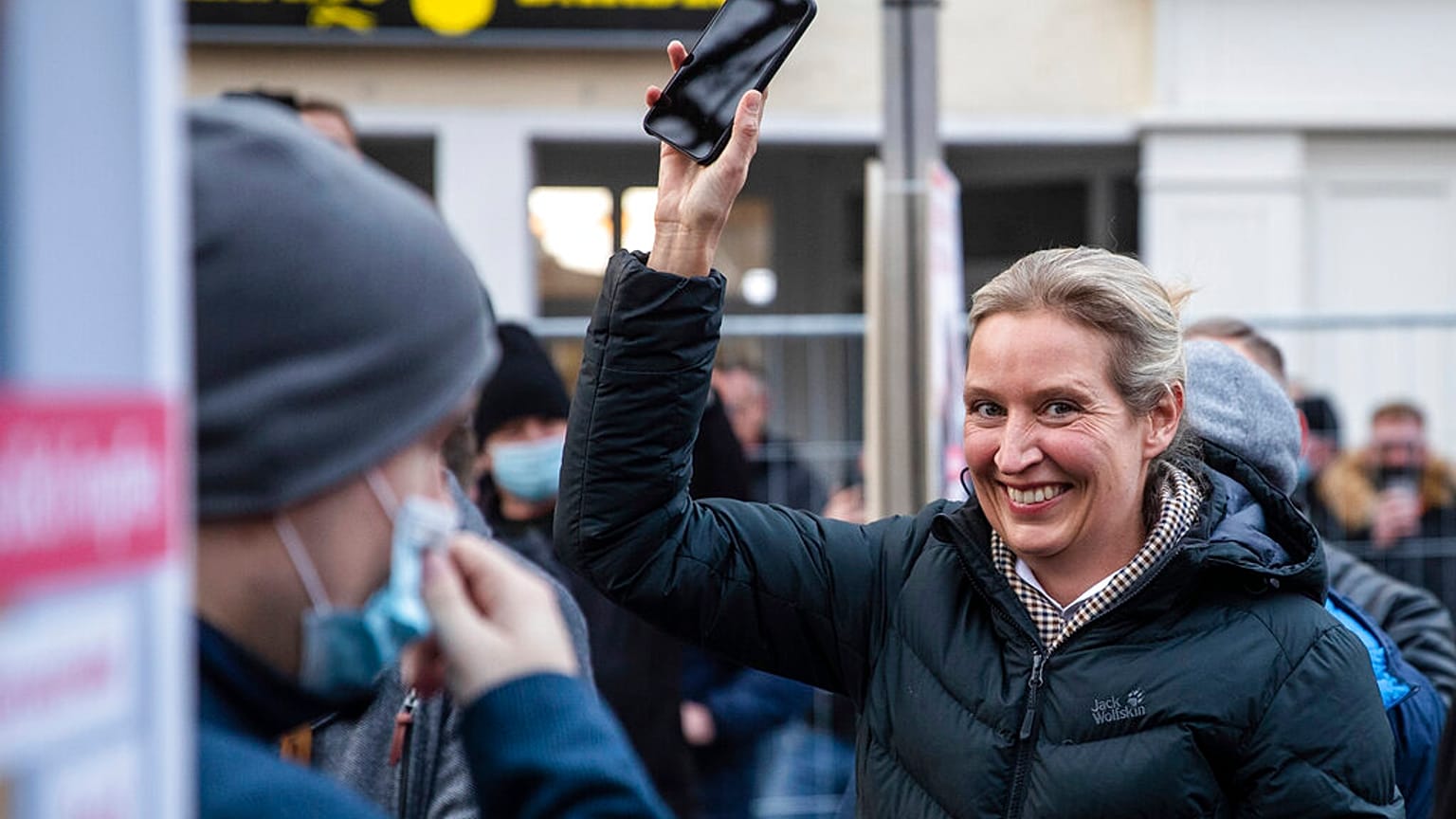 AfD-Vorsitzende Alice Weidel bei einer Demonstration gegen Corona-Maßnahmen in Göppingen am Samstag 18.12.2021.