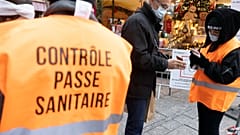 Security personnel check a COVID-19 health pass to access a Christmas market in Strasbourg, eastern France, Dec 3, 2021. 