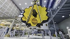 il telescopio James Webb durante il suo assemblaggio in una delle sedi della NASA, a Greenbelt, Stati Uniti, 13 aprile 2017 