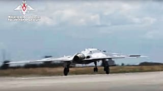 صورة لوزارة الدفاع الروسية، تظهر الطائرة الروسية المسيرة أوخوتنيك وهي تقلع من مكان مجهول في روسيا، الأربعاء 7 أغسطس 2019