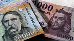 Bankjegyek egy asztalon