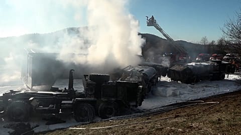 Karambolage auf der A3: Sattelschlepper rast auf US-Militärkonvoi 