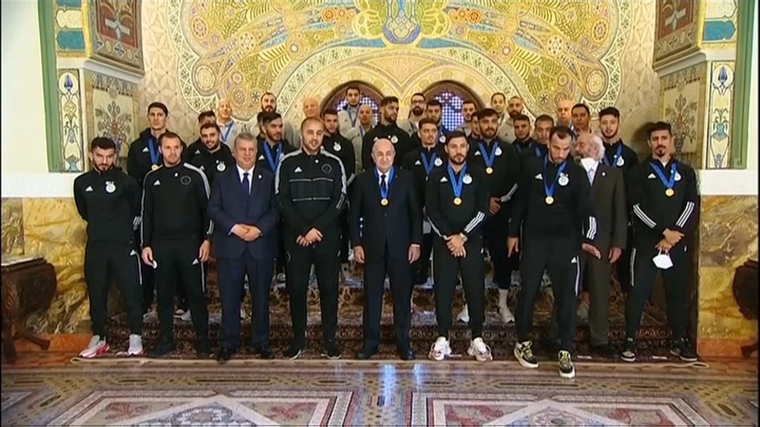 لاعبو وطاقم منتخب الجزائر في ضيافة الرئيس تبون