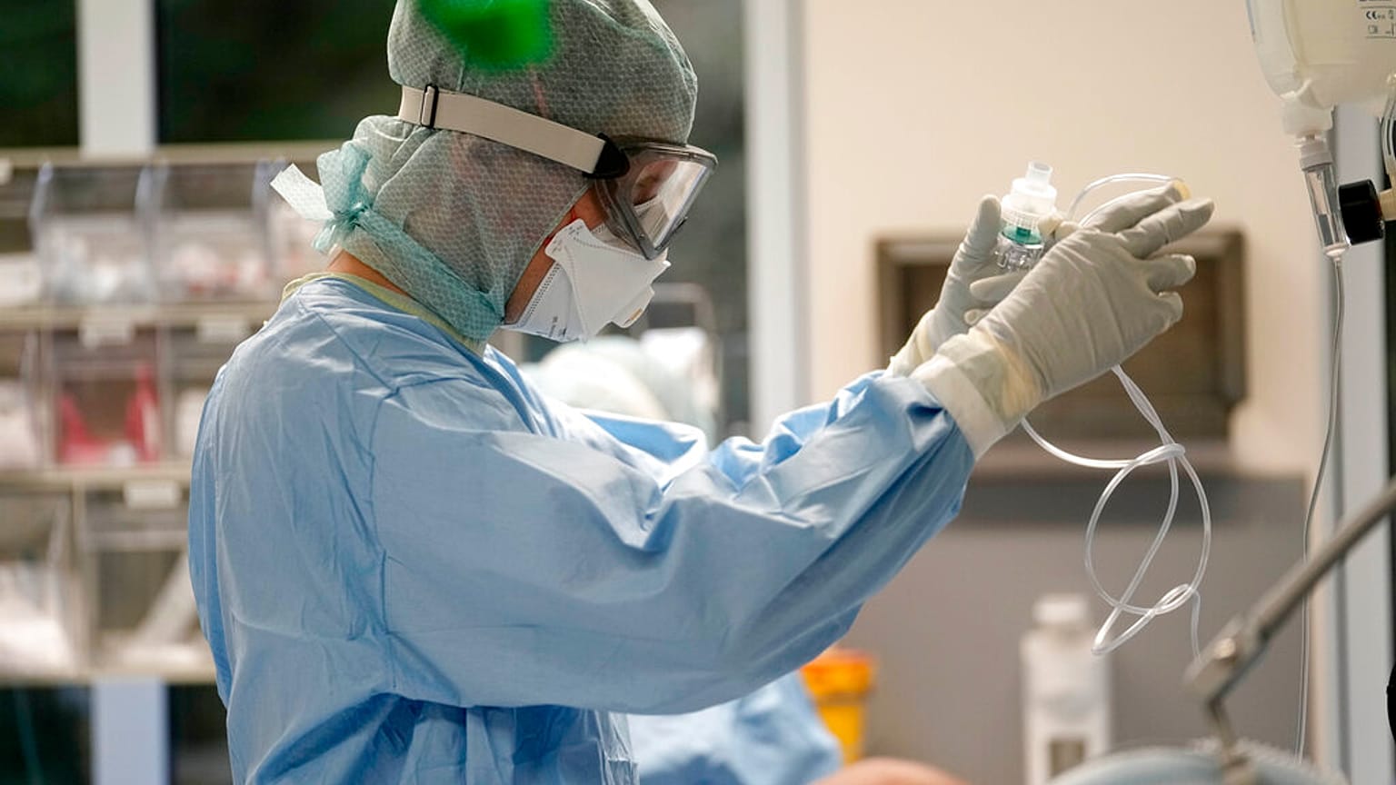 Koronavírusos beteget ápolnak a Westerstede Clinical Center-ben, Németországban
