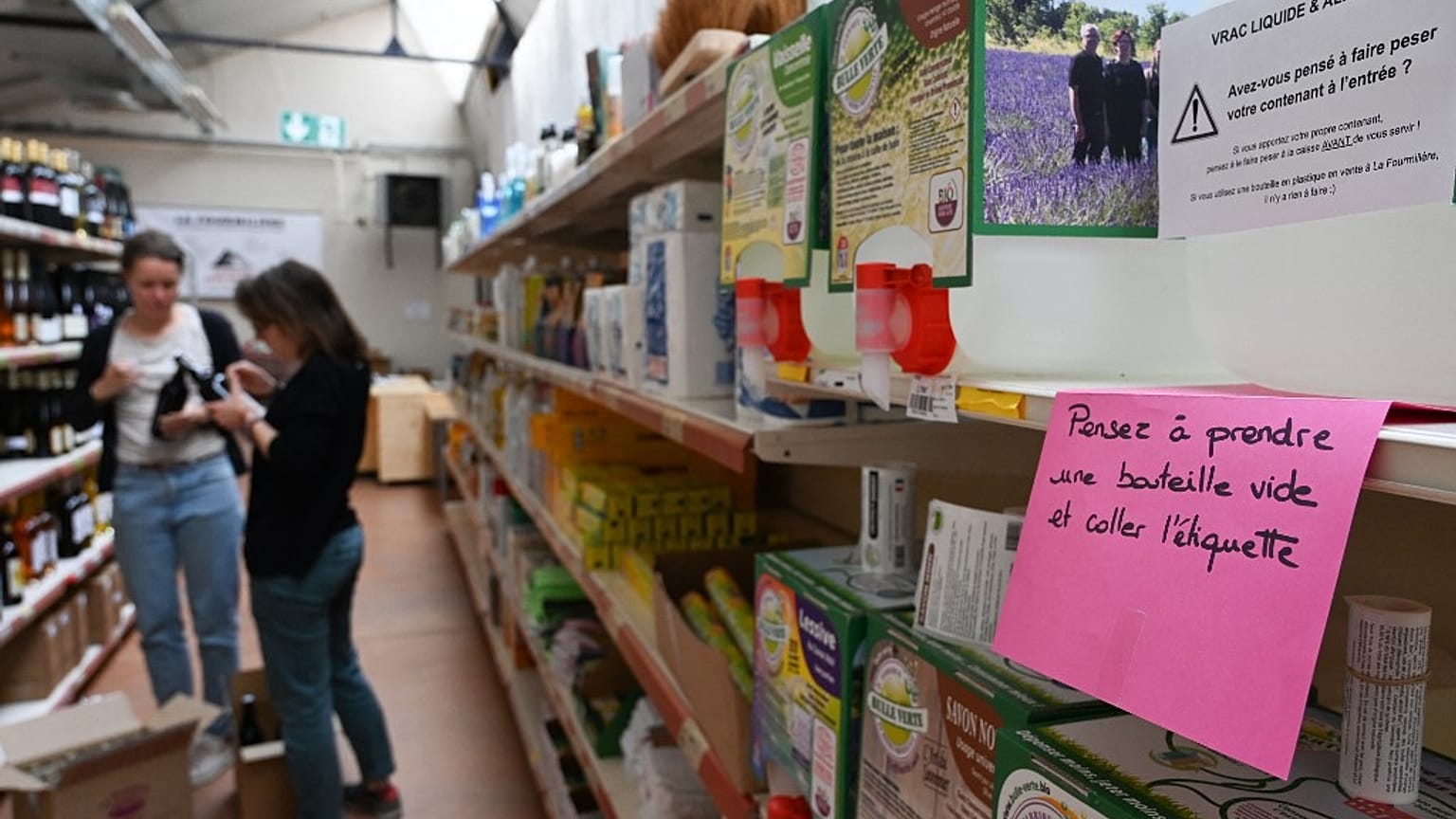  Saint Etienne'de bir market (Arşiv)