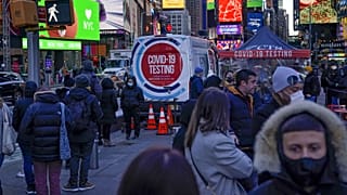 Centre de dépistage Covid-19 déployé à Times Square, à New York, le 20 décembre 2021