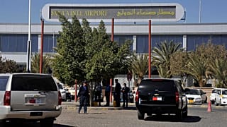 مطار صنعاء الدولي، اليمن، الجمعة 13 فبراير 2015.