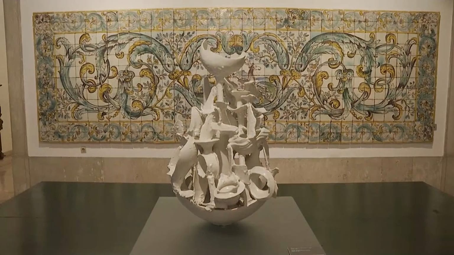 Contemporary ceramics exhibition opens in Lisbon.