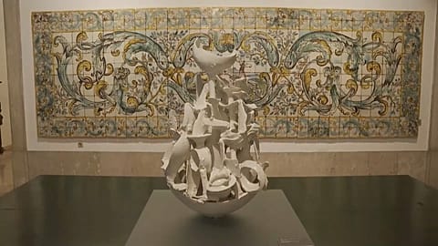 Contemporary ceramics exhibition opens in Lisbon.