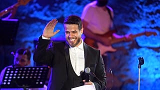 الفنان أدهم نابلسي على المسرح الروماني خلال مهرجان قرطاج الدولي في المدينة القديمة، تونس، 20 يوليو 2019.