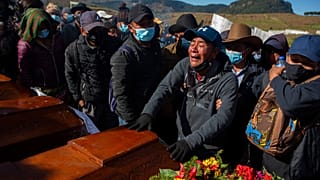 Imagen de uno de los funerales de las 11 personas que fueron asesinadas en el marco de un histórico conflicto territorial entre aldeas en el oeste de Guatemala.