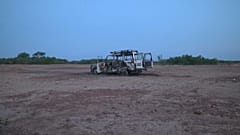 La voiture incendiée des humanitaires français tués au Niger en août 2020