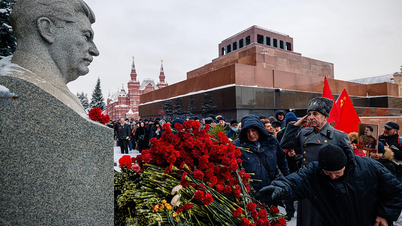 Nostalgici a Mosca per ricordare il compleanno di Iosif Stalin 