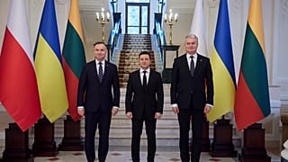 Ukrainian President Volodymyr Zelenskyy (C), Poland's President Andrzej Duda (L), and Lithuania's President Gitanas Nauseda before their meeting near Kyiv, Dec. 20, 2021.
