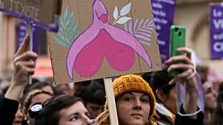 Proteste in Paris für Frauenrechte: Die Organisation "Nous Toutes" rief zu der Kundgebung gegen sexualisierte Gewalt und Belästigung auf.