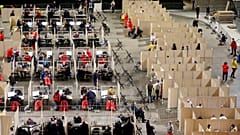 Impfzentren wie die Koenig-Pilsener-Arena in Oberhausen müssen jetzt vielleicht mit mehr Ansturm rechnen.