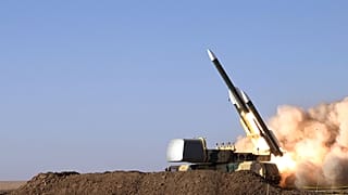 Az iráni hadsereg októberi felvétele: rakétateszt valahol Irán területén