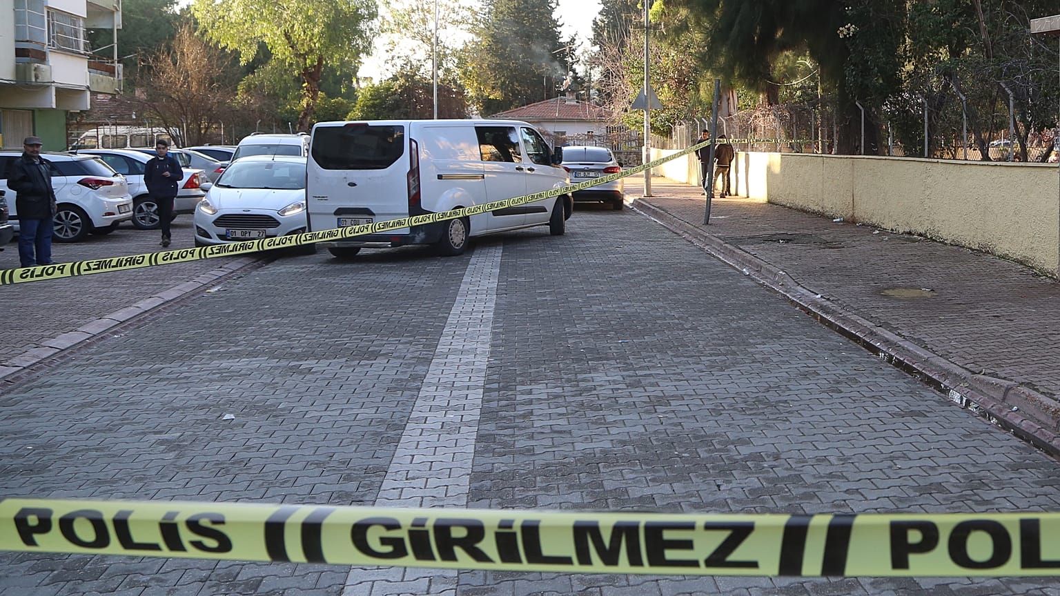 Adana'da olay yeri polis şeridi (Arşiv)