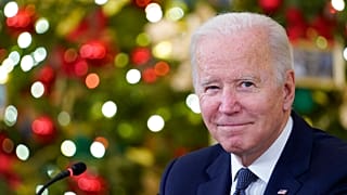 Joe Biden rebaja el miedo a ómicron y anuncia un plan de combate para hacerle frente