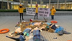 Proteste gegen Plastikmüll in den Weltmeeren