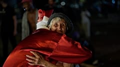 Santa und Suppe: Weihnachtsmann feiert mit Obdachlosen in São Paulo