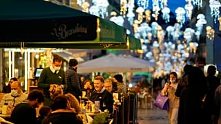 Weihnachtsstimmung in Lissabon: Trotz hoher Impfraten müssen Spanien und Portugal zum Jahresende neue Maßnahmen ankündigen.