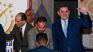 عبد الحميد دبيبة أثناء تقدمه بأوراق ترشحه للانتخابات
