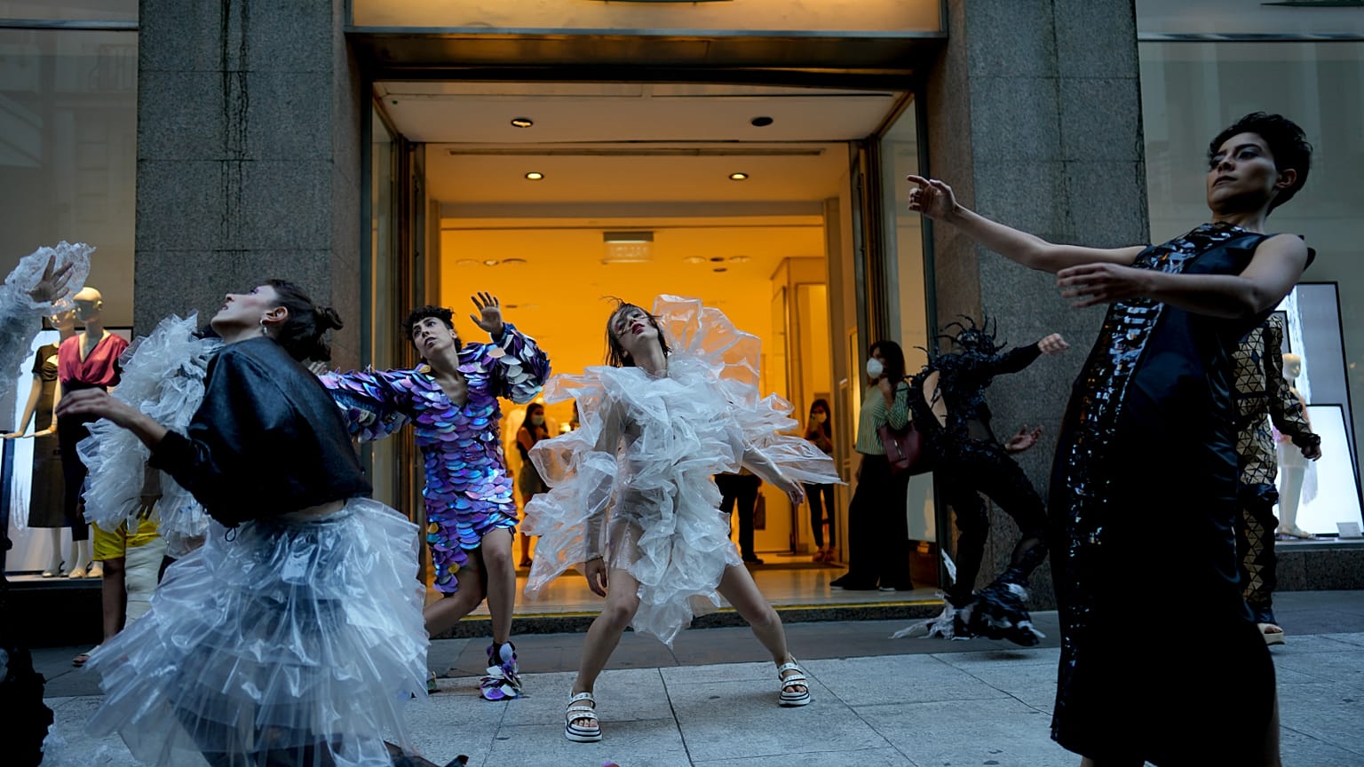 En Argentine, Extinction Rebellion manifeste contre la fast-fashion