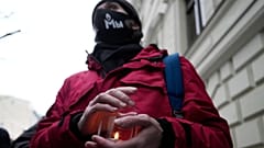 Иллюстрационное фото. Активист на пикете в поддержку "Мемориала". 
