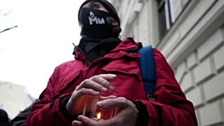 Иллюстрационное фото. Активист на пикете в поддержку "Мемориала". 