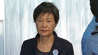 Former South Korean President Park Geun-hye arrives to attend a hearing on the extension of her detention at the Seoul Central District Court, South Korea on Oct. 10, 2017.