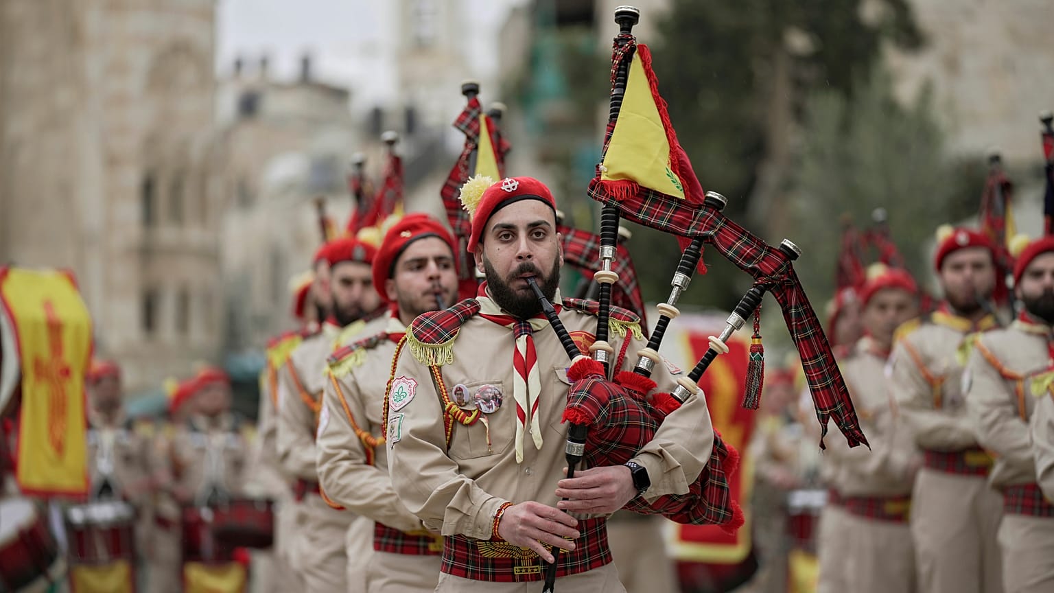 بدء الاحتفالات بعيد الميلاد في مدينة بيت لحم بالضفة الغربية المحتلة 24 ديسمبر 2021