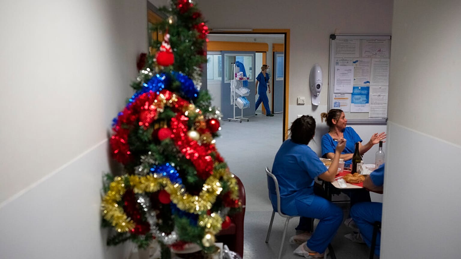 Un colectivo de sanitarios franceses se interroga si atender a los enfermos no vacunados por covid