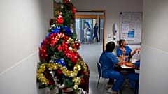 Am Rande der Kapazitäten - Krankenhauspersonal in Frankreich erschöpft nach zwei Covid-Jahren