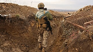 Ukrán katona a szakadár kelet-ukrajnai Donyeck régióban