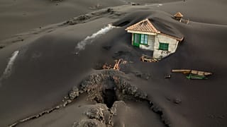 La Palma adasındaki yanardağ patlaması sonrası yüzlerce ev lavların altında kaldı