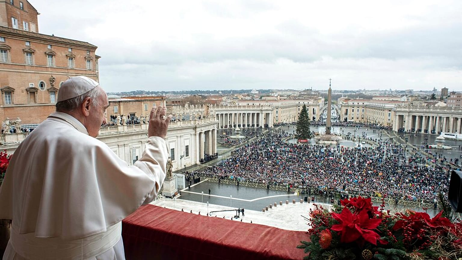 Pope Francis delivers the Urbi et Orbi 