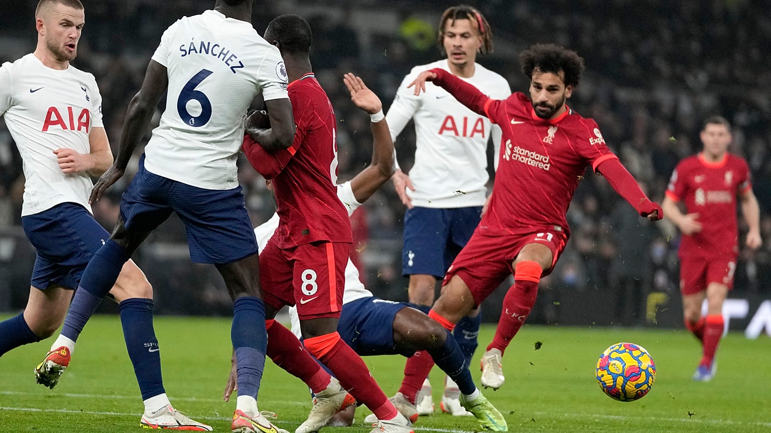 محمد صلاح لاعب ليفربول خلال مباراة الدوري الإنجليزي لكرة القدم بين ليفربول وتوتنهام هوتسبر. 2021/12/19