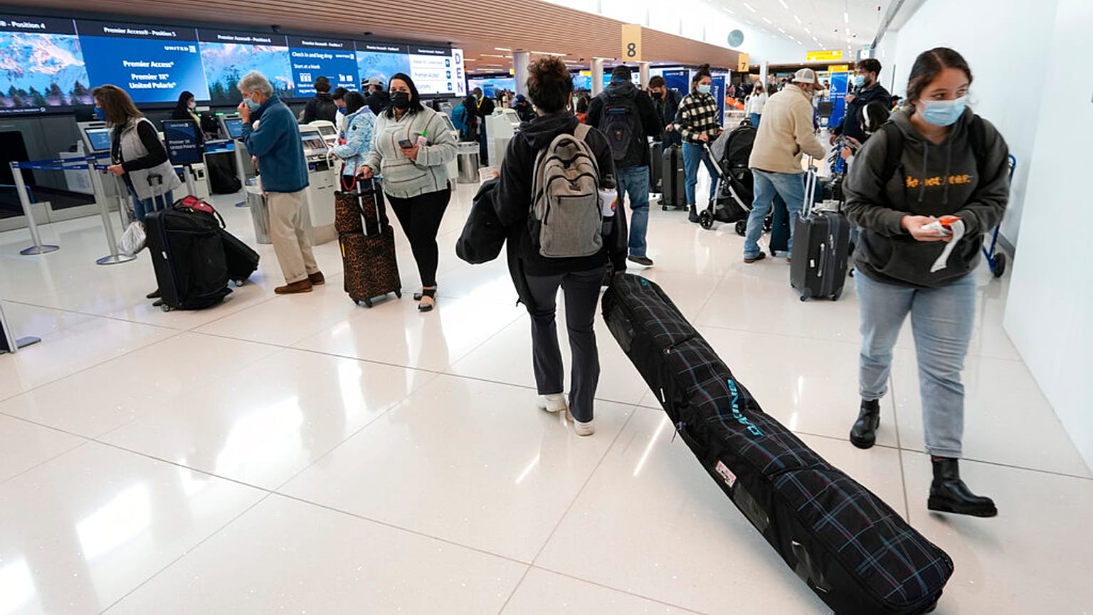 Pandemia | Miles de vuelos cancelados por enfermedad de las tripulaciones