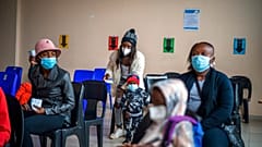 Warten auf die Impfung gegen Covid-19 in Südafrika