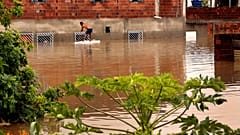 Rette sich, wer kann: In Brasilien brechen zwei Staudämme